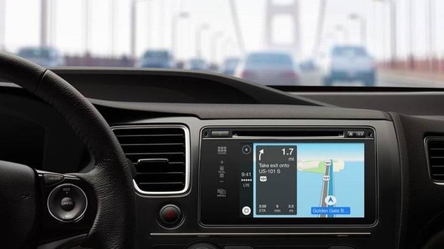 Apple lanza CarPlay, un sistema para usar el iPhone en el coche