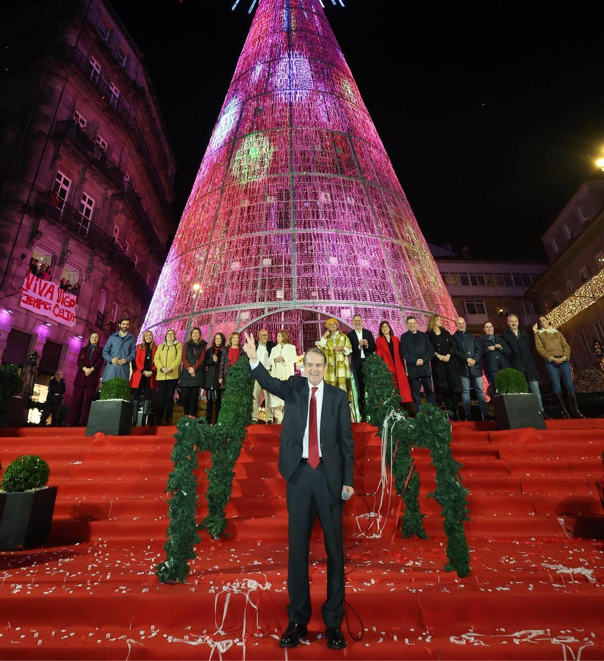 Vigo enciende la Navidad más grande de su historia ante miles de personas