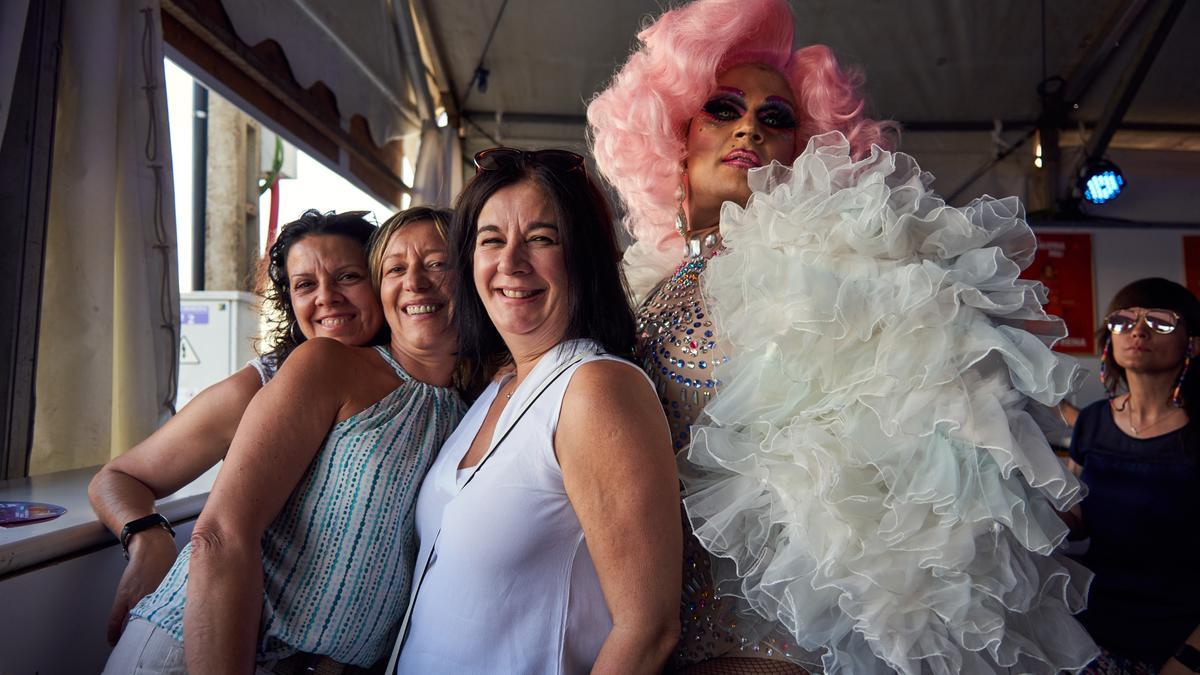 Asistentes a la Feria de Mayo.