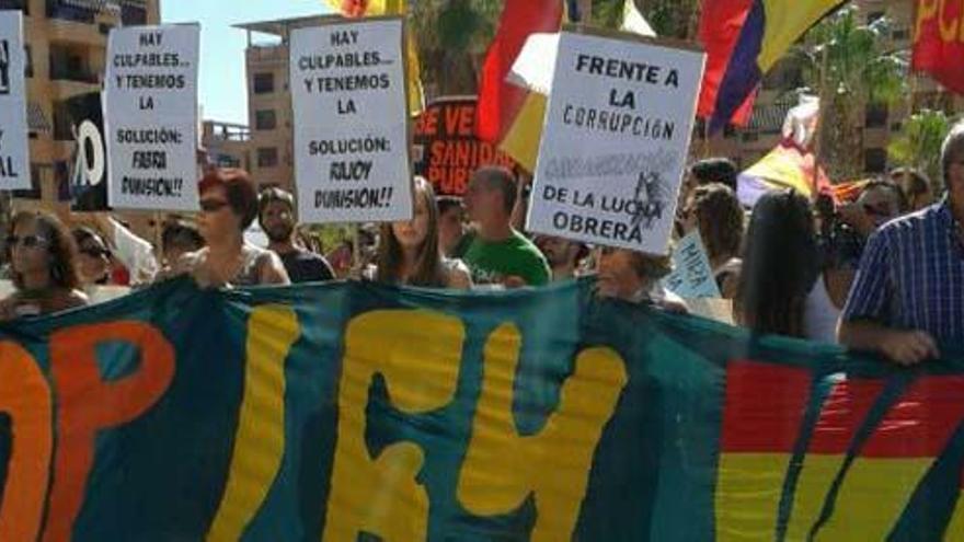 Los manifestantes protestan sobre las vías del tranvía en San Vicente