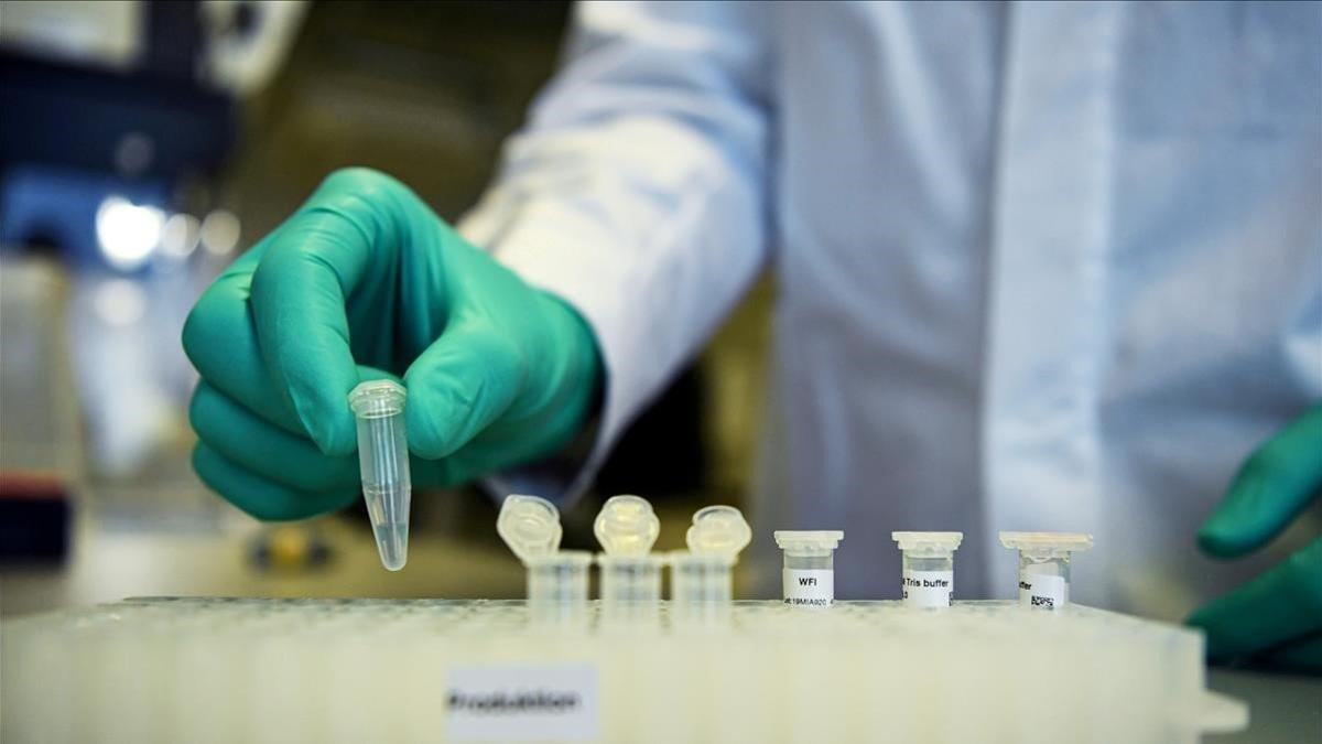 Un científico alemán, con pruebas de vacunas para el coronavirus, el 12 de marzo del 2020