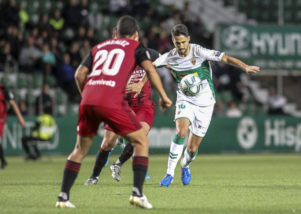 El Elche rompe el maleficio, vuelve a ganar en el Martínez Valero y recupera el olfato realizador en un partido más efectivo que brillante