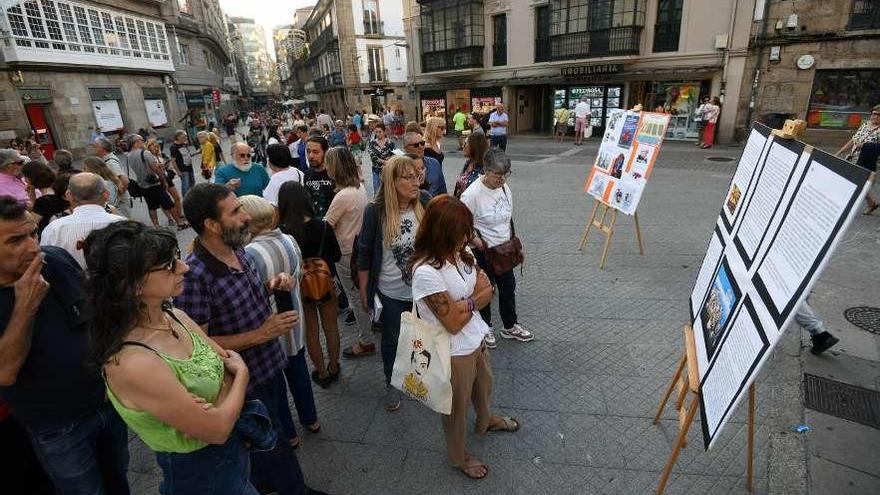 Participantes en la convocatoria en la Praza da Peregrina. // Gustavo Santos