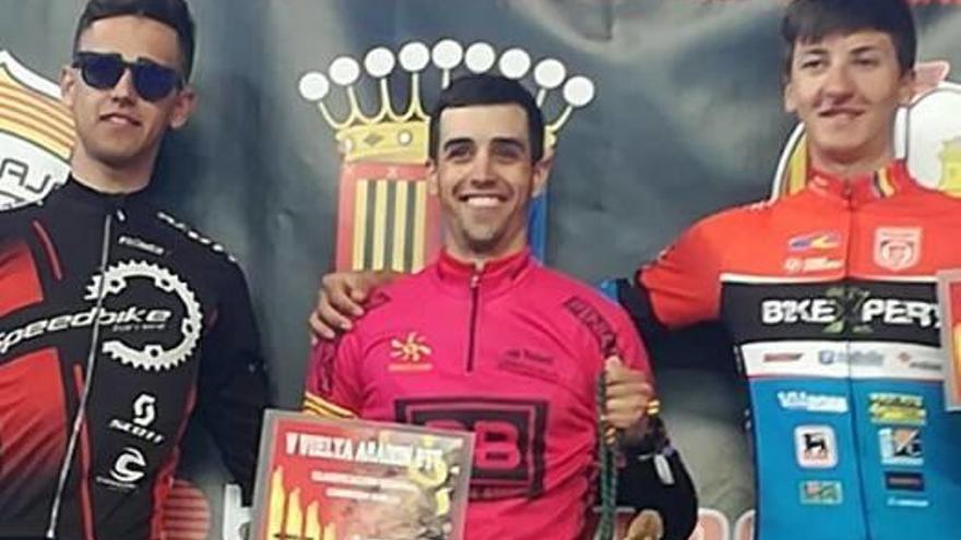 El ciclista de Montroi Borja Lozano acaba tercero en la Vuelta a Aragón