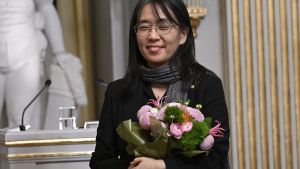 Han Kang en la Academia Sueca, Estocolmo, el 7 de diciembre.