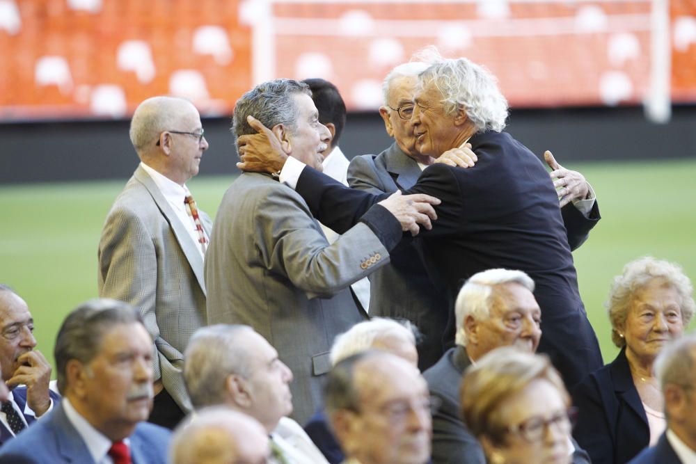 El Valencia rinde homenaje a sus socios más fieles