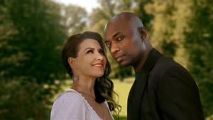 Marta Luisa de Noruega y su marido, el chamán Durek Verrett, en la imagen promocional del documental Realeza rebelde: una insólita historia de amor.