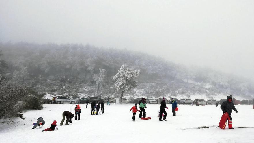 Nieve en Cabeza de Manzaneda, ayer. // E.R.C.