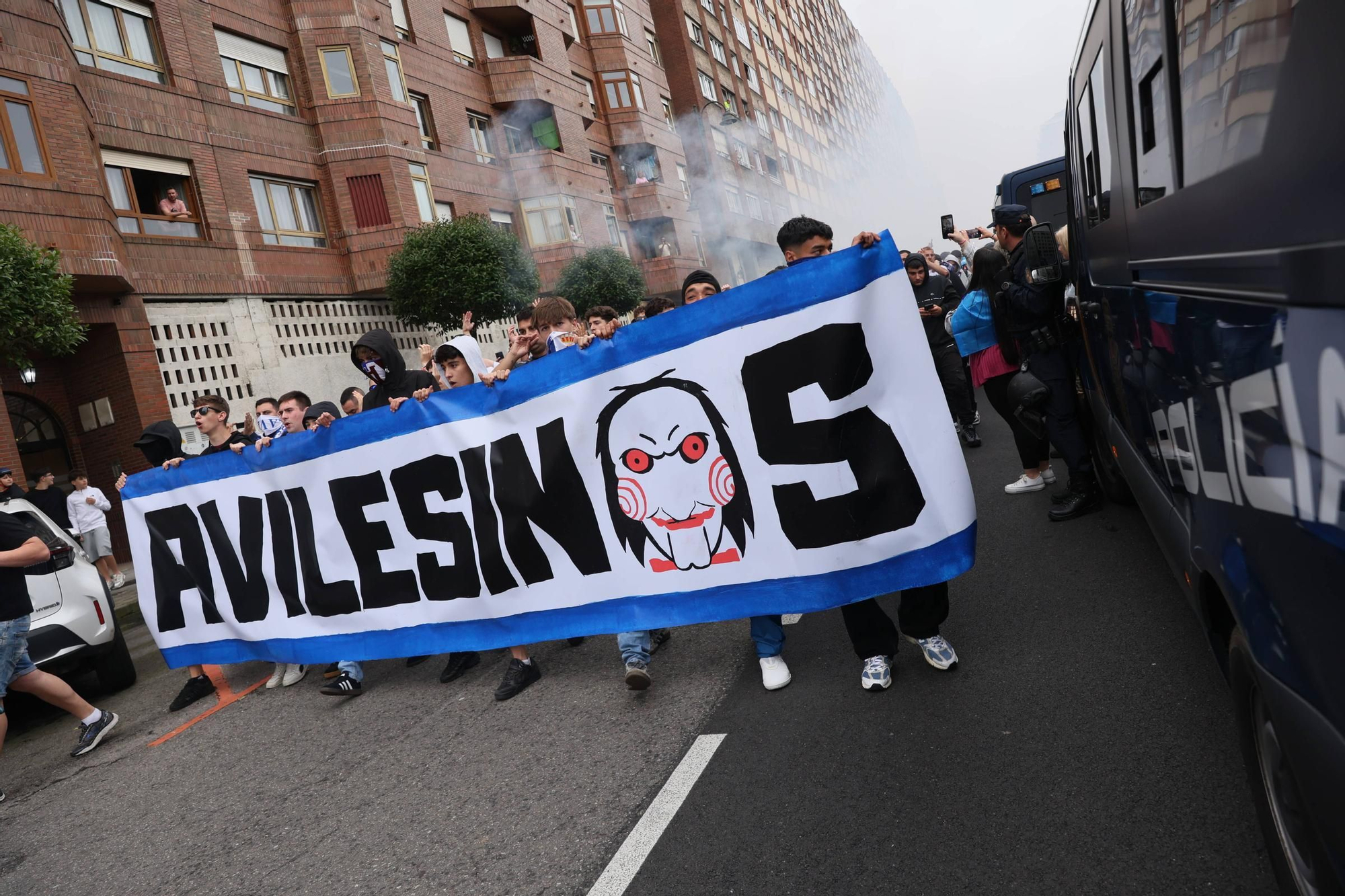 EN IMÁGENES: Avilés se tiñe de blanquiazul para la final por el ascenso ante el Rayo Majadahonda