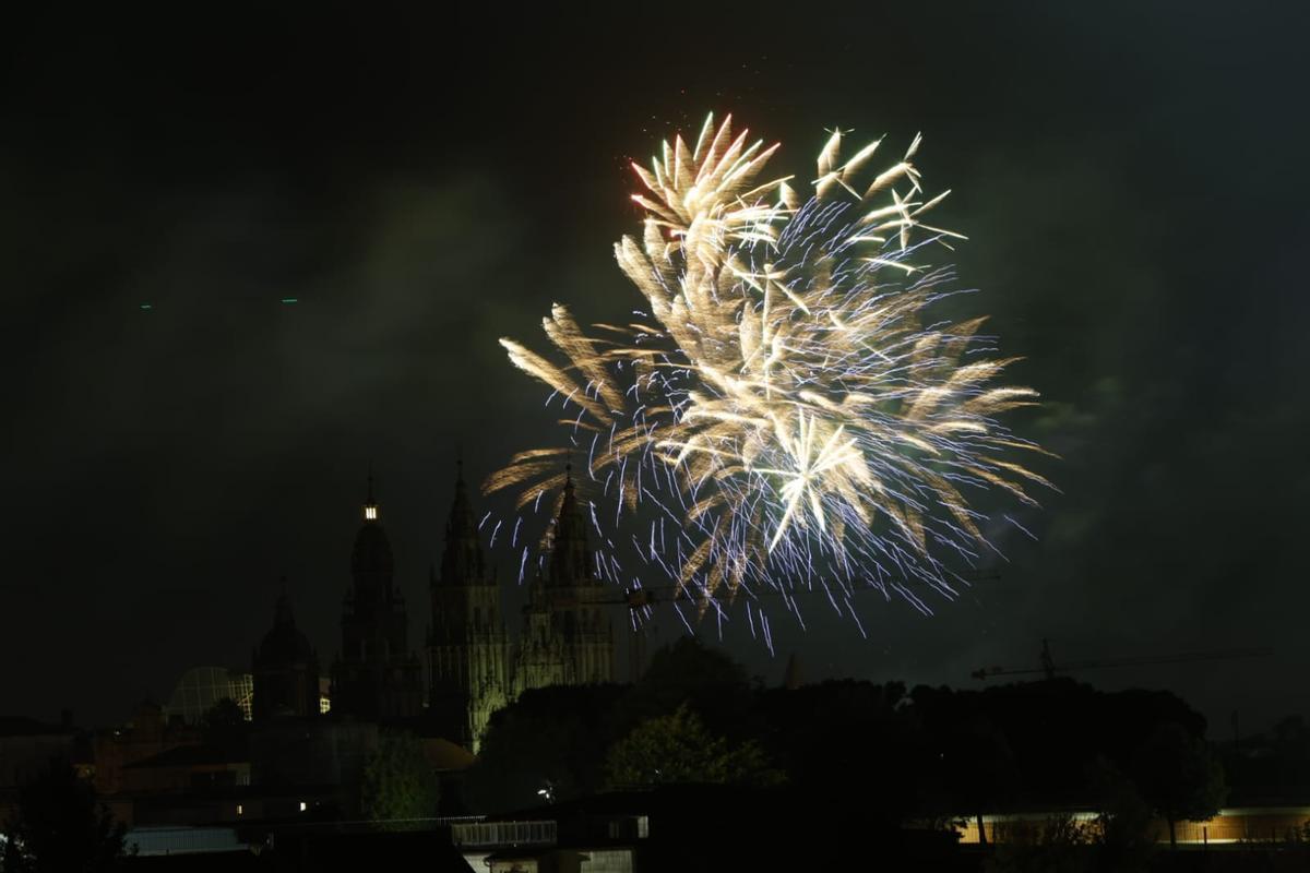 Nueva firma, misma magia: los fuegos cumplen con el Apóstol Santiago