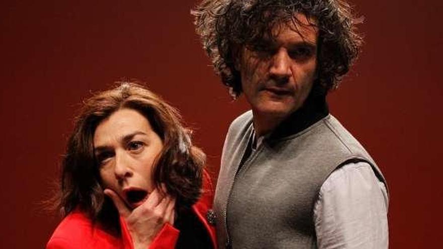 Silvia Nieva y Antonio Sansano, en una imagen de la obra &quot;Gente estúpida&quot;.
