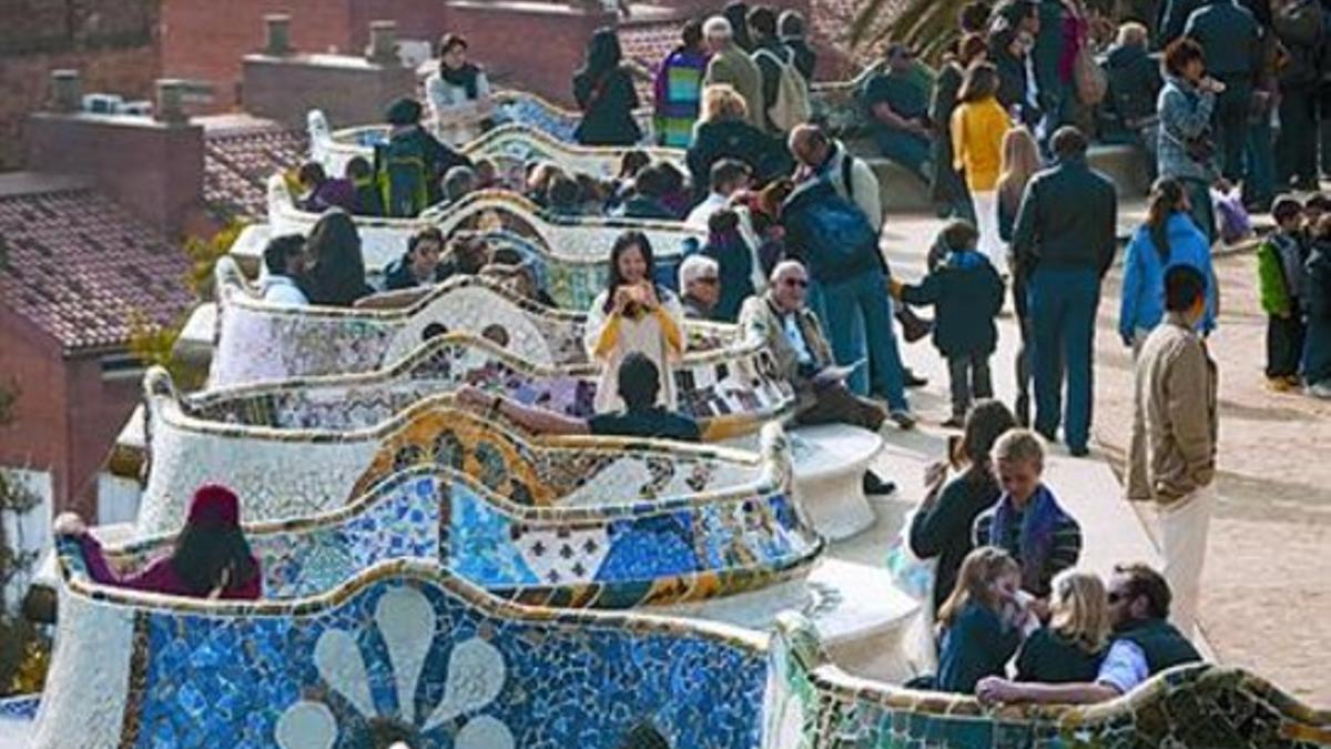 Turistas de visita en el parque Güell, la pasada primavera.