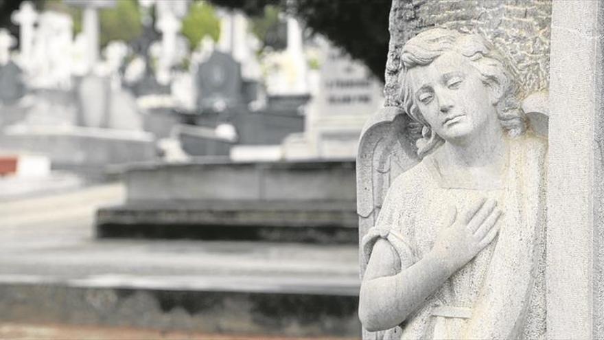 Escultura en un cementerio.