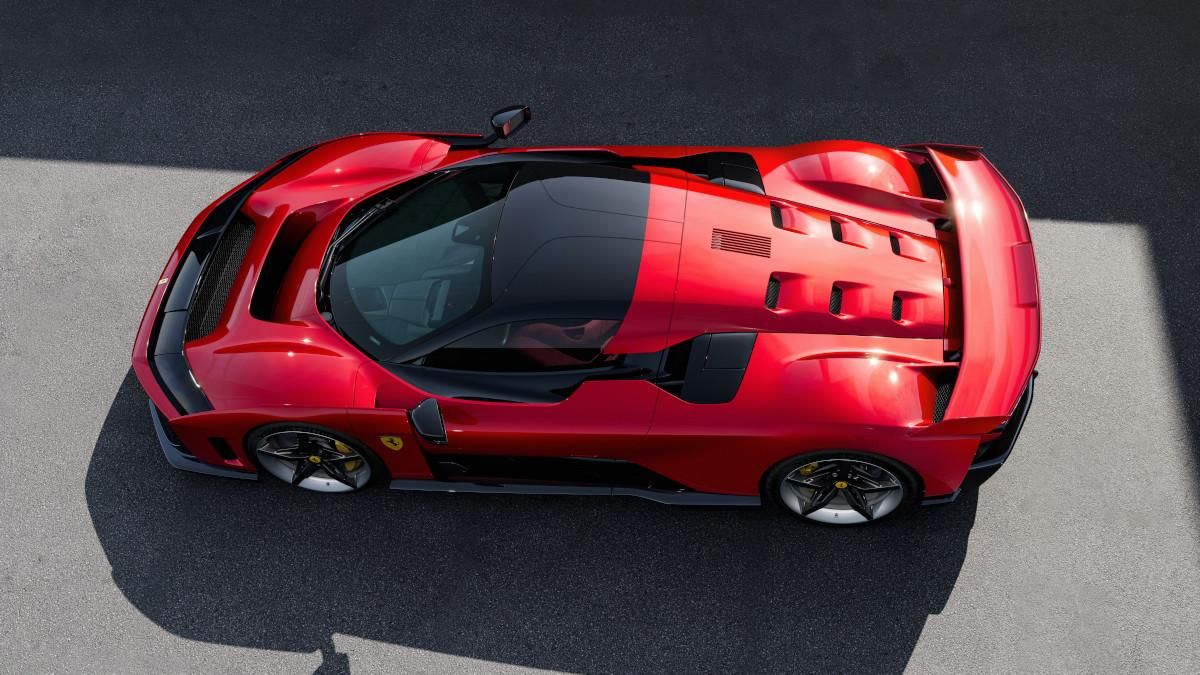 Ferrari_F80_galeria (2).jpg
