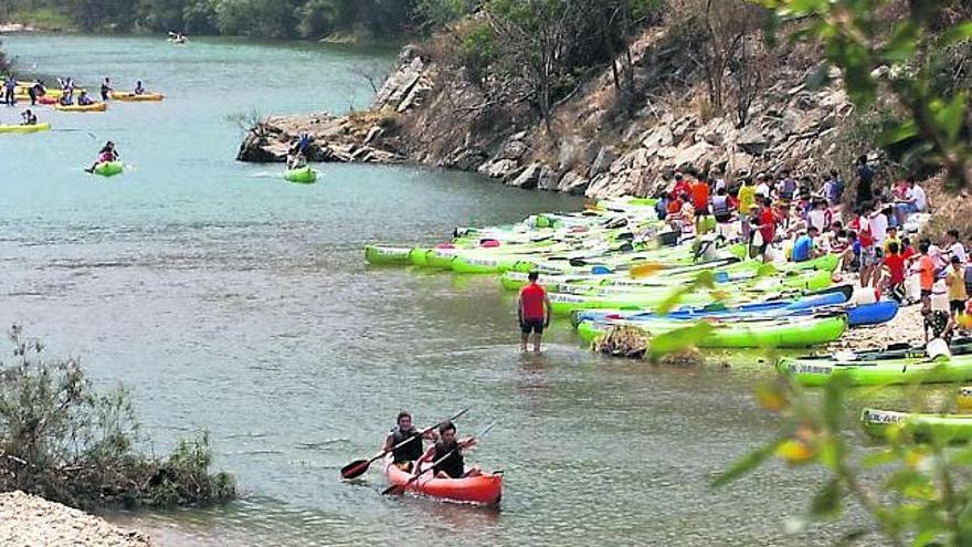 Las empresas de canoas hacen su agosto