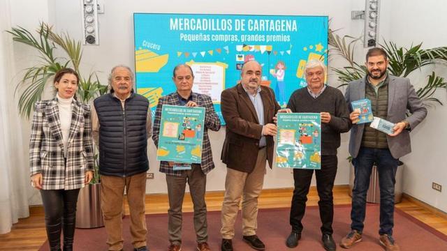 Presentación de la campaña navideña de compras en mercadillos, ayer. | A.C.