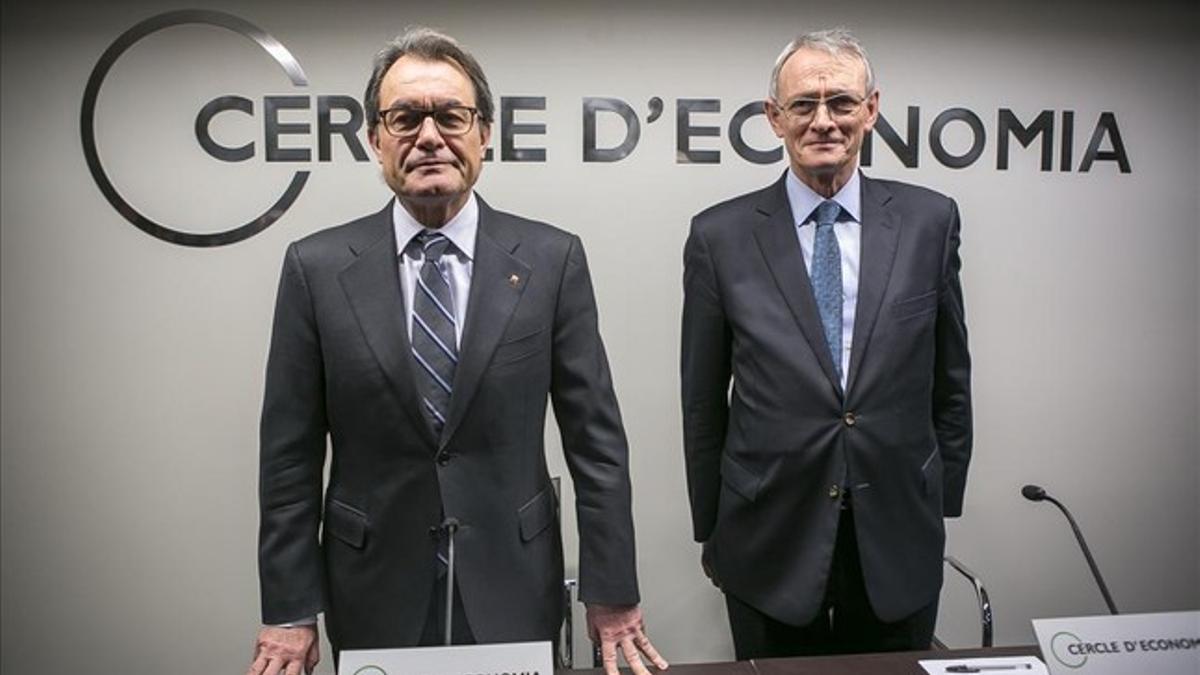 El 'president' de la Generalitat, Artur Mas, y el presidente del Cercle d'Economia, Antón Costas, en un encuentro el pasado 25 de febrero.