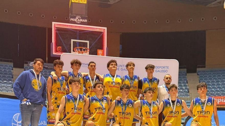 El equipo cadete del Novobasket, subcampeón gallego y al Campeonato de España.