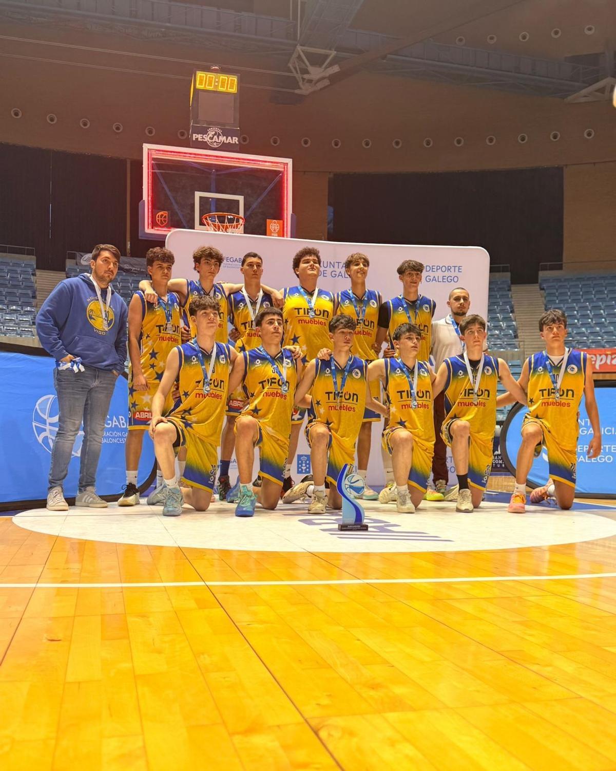 La plantilla cadete del Novobasket.