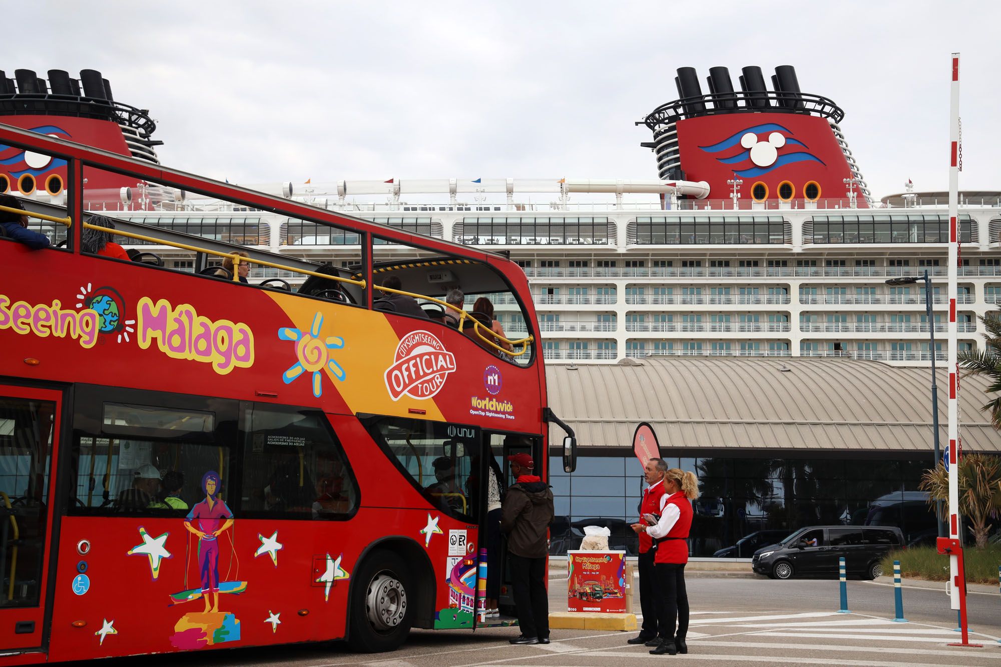 Primera escala del crucero Disney Dreams en el puerto de Málaga