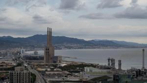 Vista aérea de las tres chimeneas, edificio emblemático de Sant Adrià del Besòs.