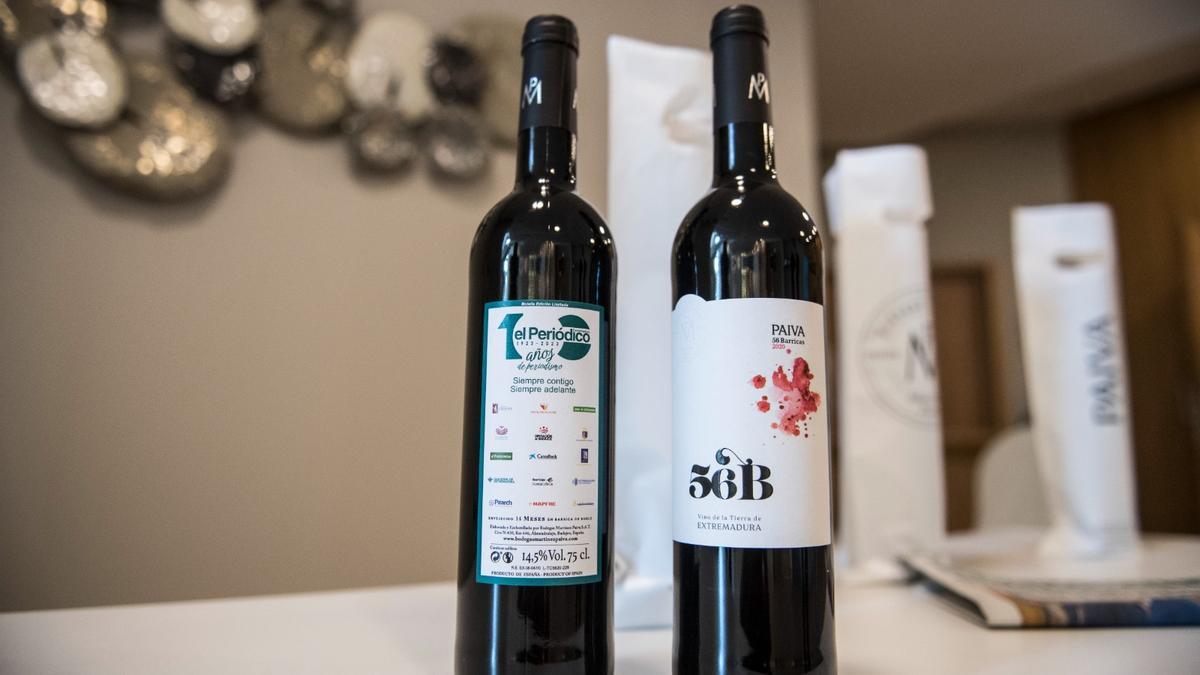 Botellas de 56B de Bodegas Martínez Paiva, el vino del Centenario de El Periódico Extremadura.