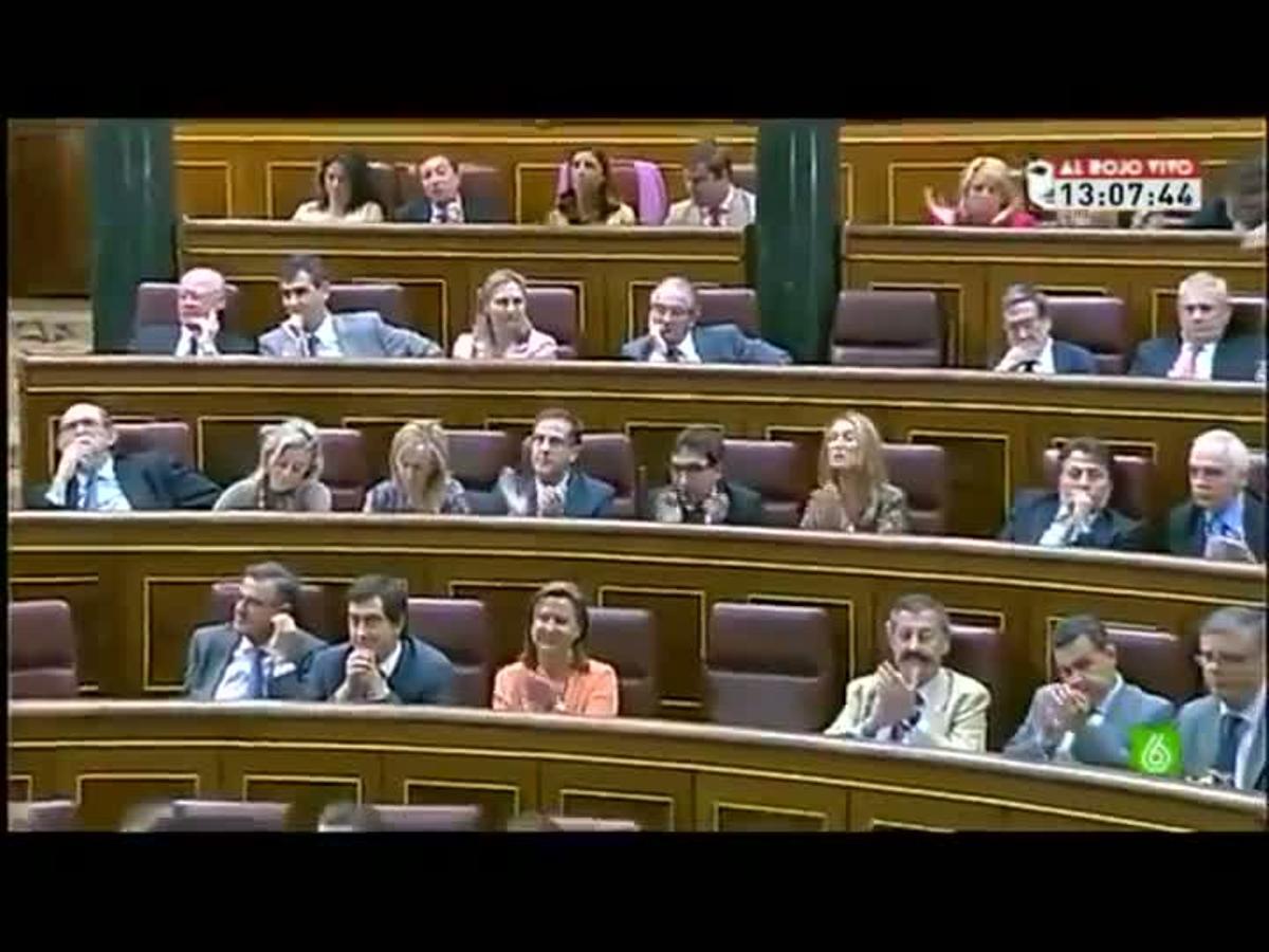 Andrea Fabra y los aplausos populares en el Congreso.