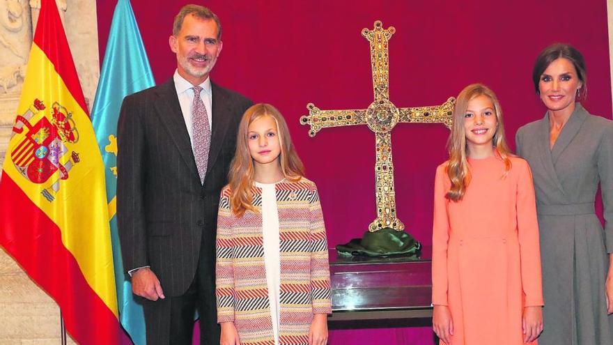 Leonor abre su etapa de Princesa ante los símbolos de la monarquía asturiana