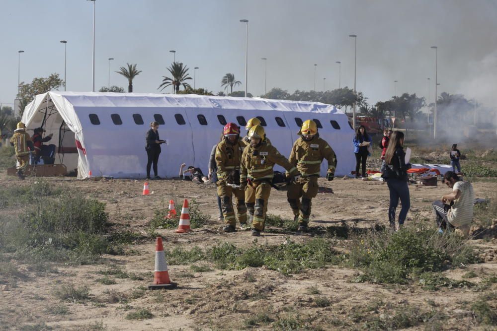 Más de 500 efectivos participan en un simulacro de accidente aéreo