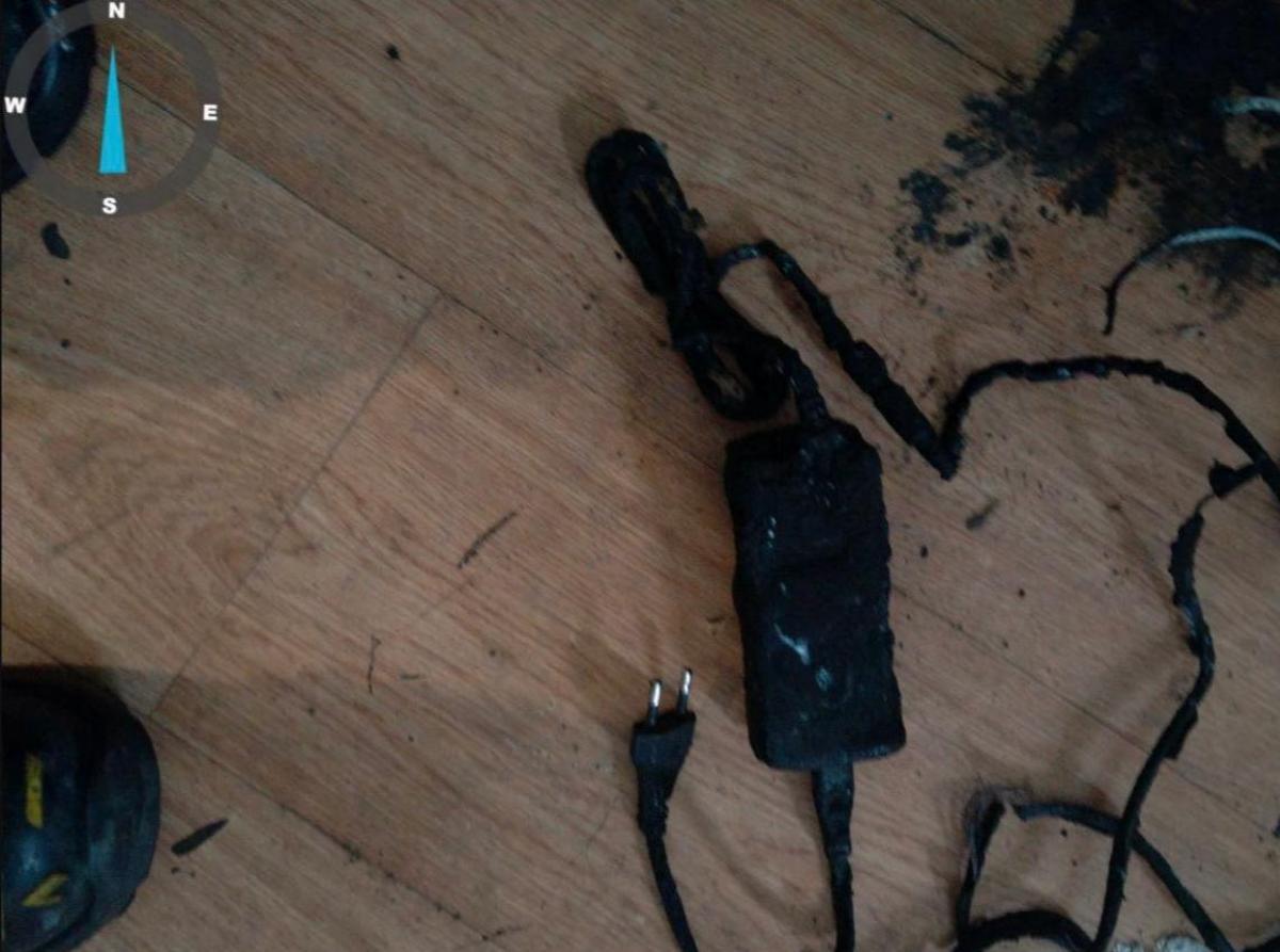 Una explosión de baterías de litio daña el muro de una vivienda en Rivas Vaciamadrid sin causar heridos.