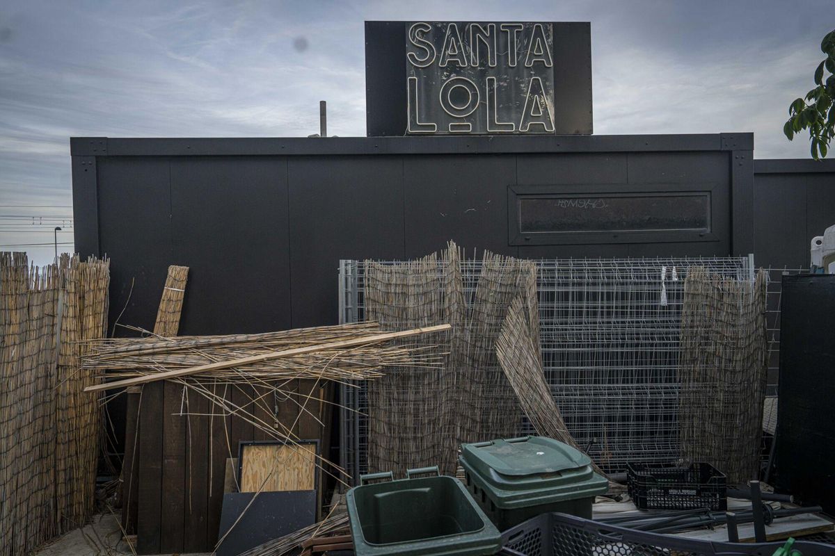 Badalona desaloja el popular bar de tardeos Santa Lola ante el malestar de los propietarios Badalona desaloja el popular bar de tardeos Santa Lola ante el malestar de los propietarios