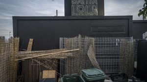 Badalona desaloja el popular bar de tardeos Santa Lola ante el malestar de los propietarios