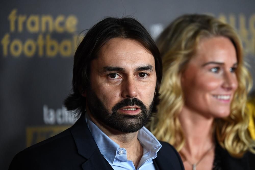 Olympique Lyonnais' French head coach Reynald Pedros poses upon arrival at the 2018 FIFA Ballon d'Or award ceremony at the Grand Palais in Paris on December 3, 2018. - The winner of the 2018 Ballon d'Or will be revealed at a glittering ceremony in Paris on December 3 evening, with Croatia's Luka Modric and a host of French World Cup winners all hoping to finally end the 10-year duopoly of Cristiano Ronaldo and Lionel Messi. (Photo by FRANCK FIFE / AFP)