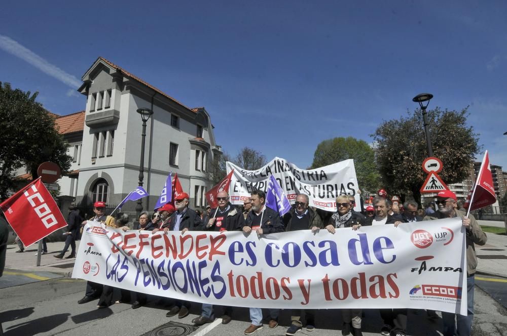 1 de mayo: Miles de personas se manifiestan en Asturias para reivindicar mejoras laborales