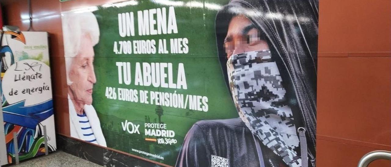 El cartel de Vox en el metro de Madrid.