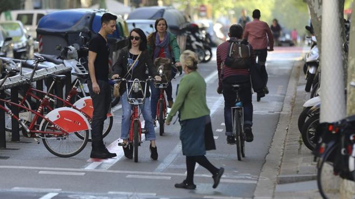 El incivismo ciudadano crece, según el balance del ajuntament sobre la accidentalidad en 2015.