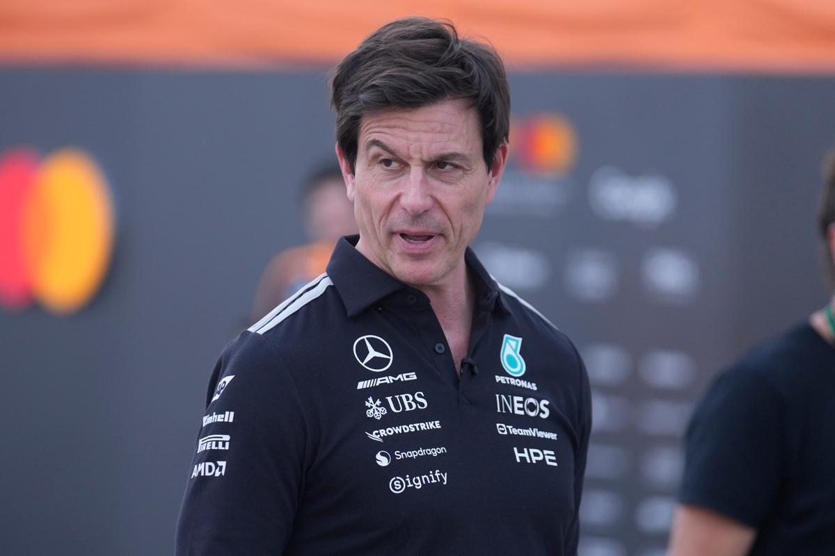 Toto Wolff, director ejecutivo de Mercedes, en Bahrein.