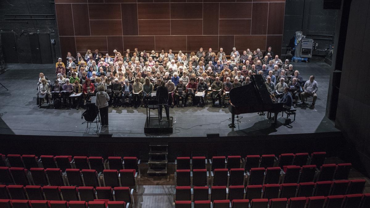 Assaig del concert Canta Gran amb amb Carme Canela, la setmana passada al teatre Kursaal