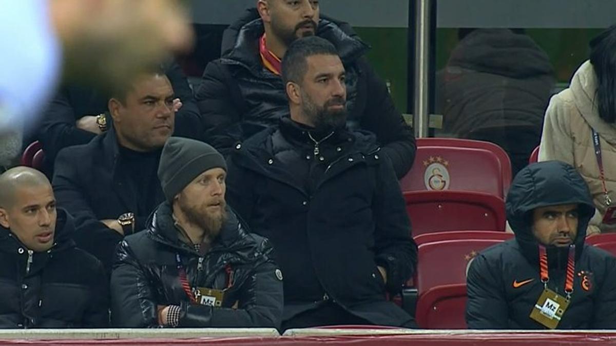 Arda Turan, en la grada