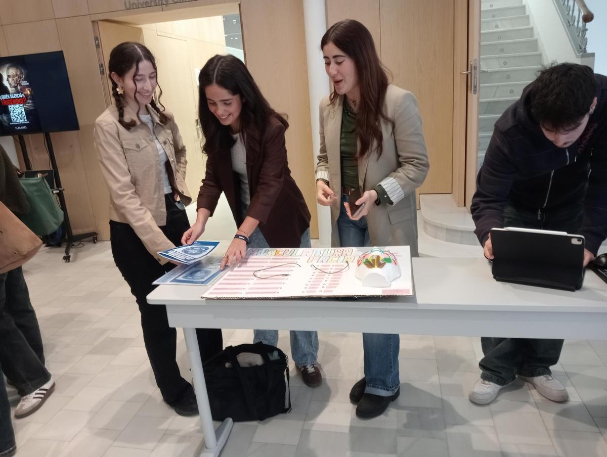Desde la propia Facultad se subrayaba ese componente formativo al destacar que el alumnado no era un mero asistente