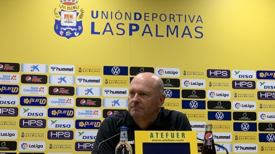 José Mel Pérez, en la sala de prensa de Barranco Seco, atiende a los medios a dos días del Burgos-UD.