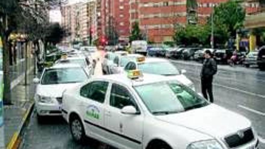 Los taxis pacenses congelarán sus tarifas este año por la crisis