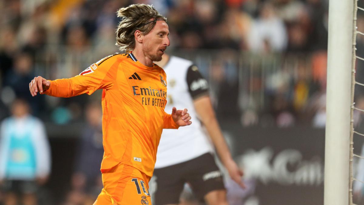 Luka Modric, jugador del Real Madrid, tras anotar un gol frente al Valencia en Liga.
