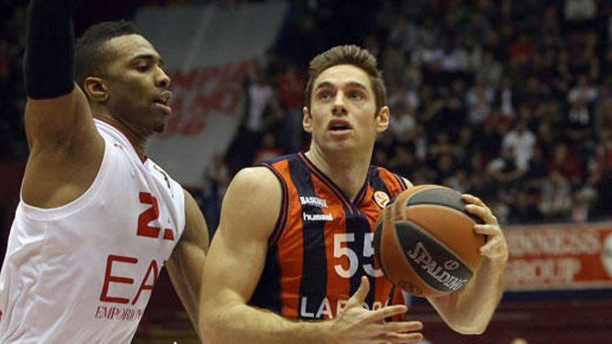 Fabien Causeur entra a canasta ante Keith Langford.