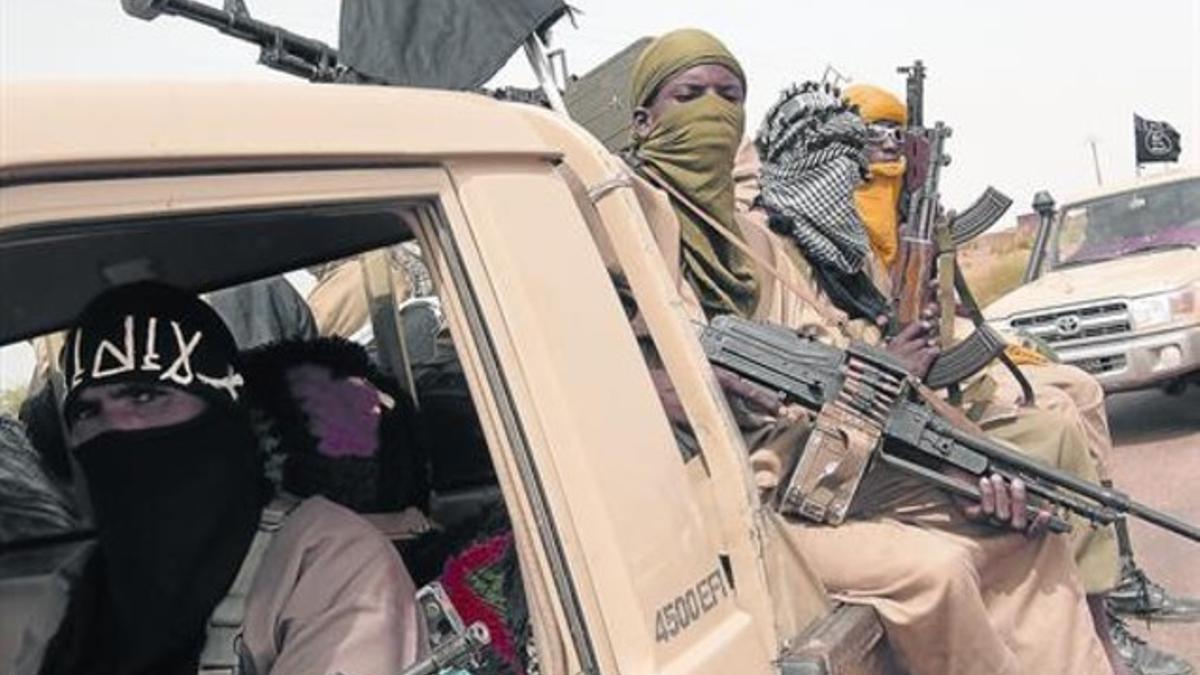 Un grupo de terroristas, en las cercanías del aeropuerto de Kidal, en el norte de Mali, en el 2013.