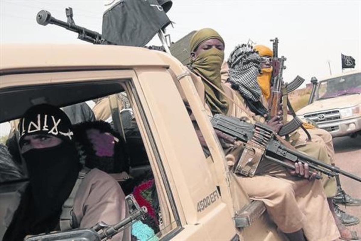 Un grup de terroristes, en las cercanías de l’aeroport de Kidal, al nord de Mali, el 2013.