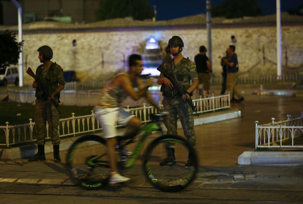 Soldats de l'exèrcit turc desplegats a Istanbul