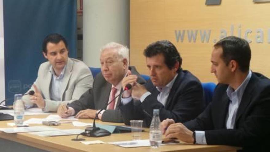 Eduardo Dolón, García Margallo, José Císcar y César Sánchez, en un acto en la sede del PP.