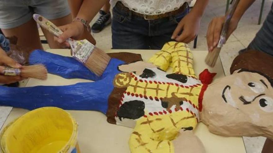 Pequeños con vena de artista en el Concurso de Fogueres Escolars