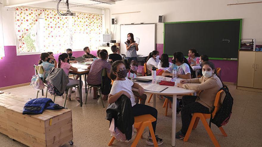 Primer dia d&#039;aquest curs a l&#039;Escola Sant Ignasi de Manresa amb els alumnes a l&#039;aula amb la mascareta